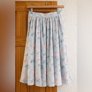 Mikarose XS Mint Floral A-Line Skirt in Blue and Pink
Side pockets